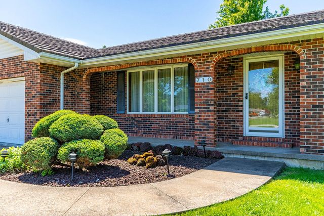 710 E TARR ST, Centralia, MO 65240