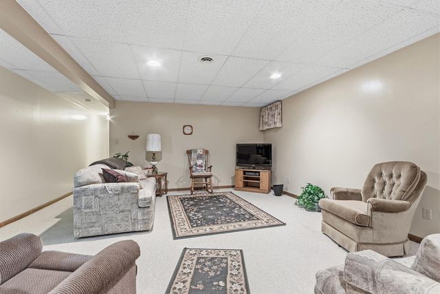 710 E TARR ST, Centralia, MO 65240