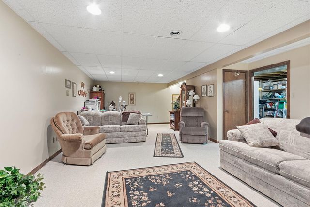 710 E TARR ST, Centralia, MO 65240