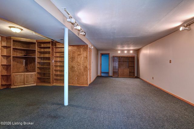 1077 Dotland Cir, Shelbyville, KY 40065
