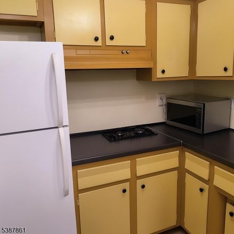 85 Grove St, South Hackensack Twp., NJ 07606