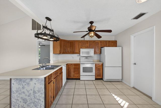 8288 SE Pine Circle, Hobe Sound, FL 33455