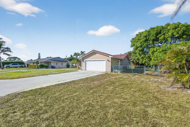 8288 SE Pine Circle, Hobe Sound, FL 33455