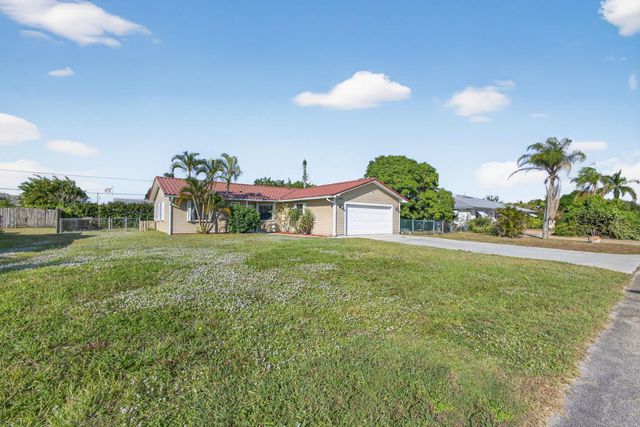 8288 SE Pine Circle, Hobe Sound, FL 33455