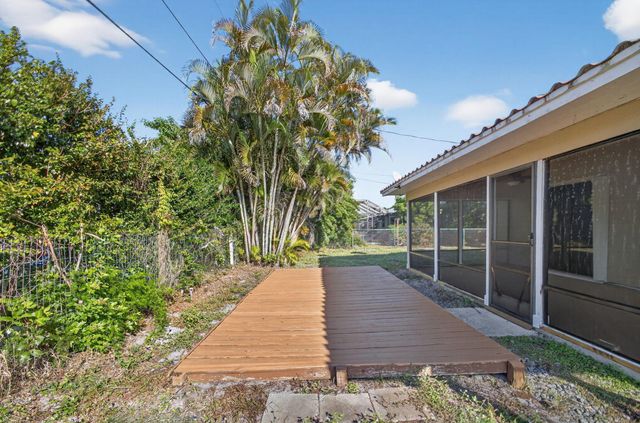 8288 SE Pine Circle, Hobe Sound, FL 33455