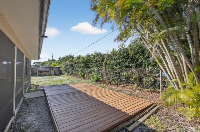 8288 SE Pine Circle, Hobe Sound, FL 33455