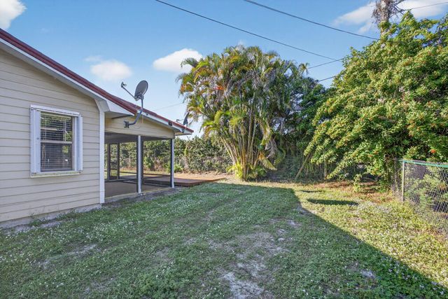 8288 SE Pine Circle, Hobe Sound, FL 33455