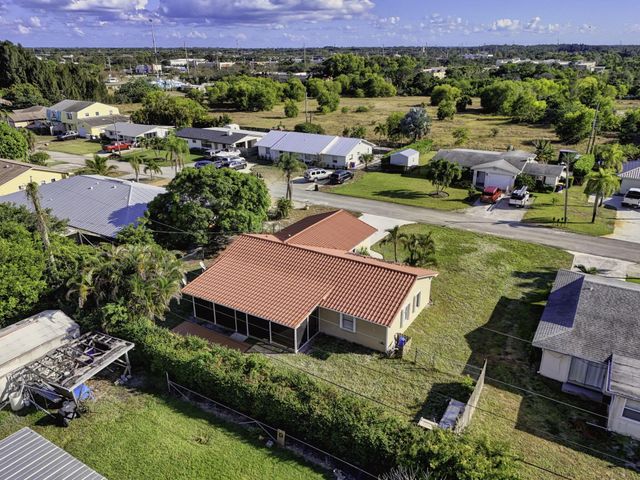 8288 SE Pine Circle, Hobe Sound, FL 33455