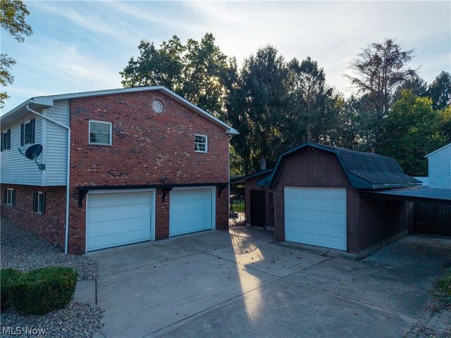 2305 14th Avenue, Vienna, WV 26105
