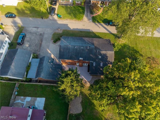 2305 14th Avenue, Vienna, WV 26105