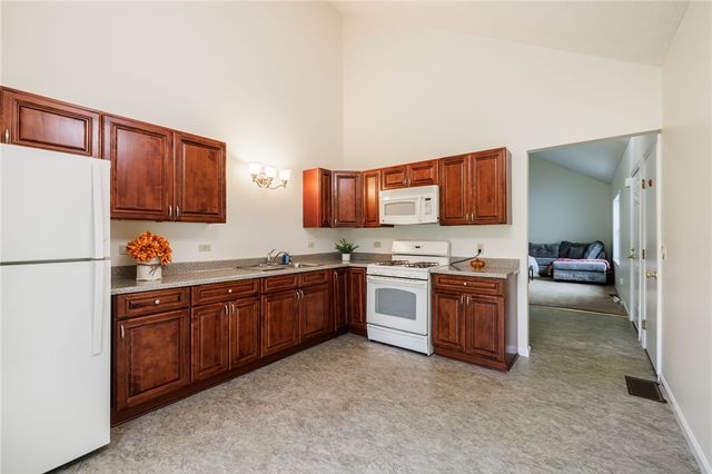 132 Grangerford Hts, Henrietta, NY 14586