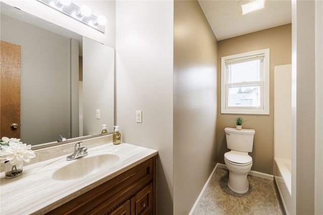 132 Grangerford Hts, Henrietta, NY 14586