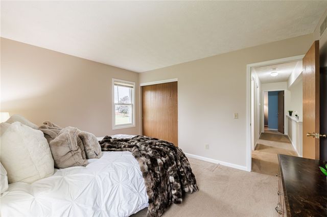 132 Grangerford Hts, Henrietta, NY 14586
