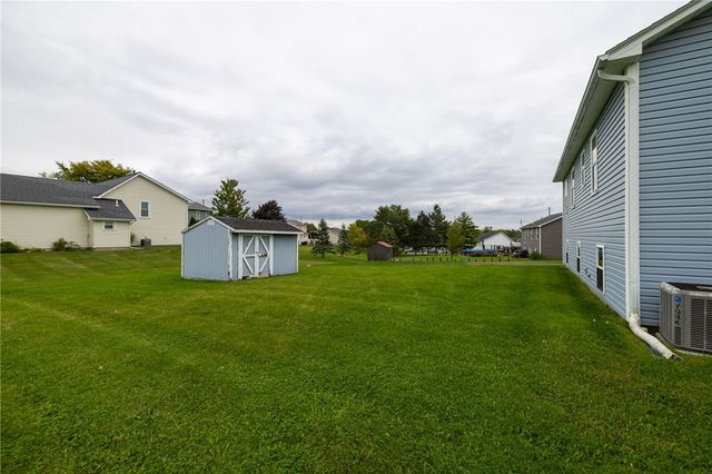 132 Grangerford Hts, Henrietta, NY 14586