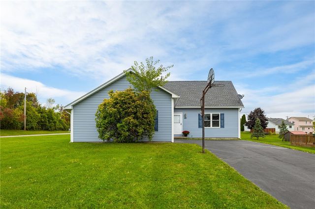 132 Grangerford Hts, Henrietta, NY 14586