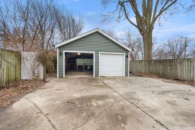 1044 Kenwood Avenue, Fort Wayne, IN 46805