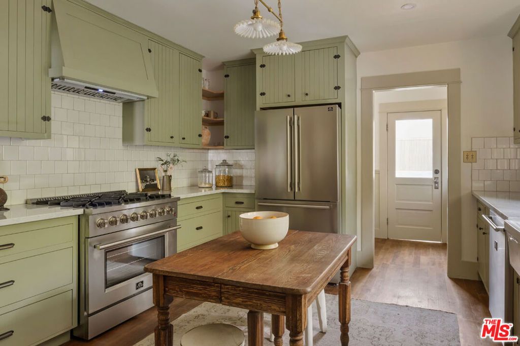 Image 22 of property listing at 3017 Minnesota Street, Los Angeles, CA 90031