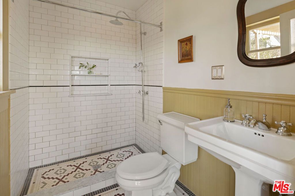 Image 29 of property listing at 3017 Minnesota Street, Los Angeles, CA 90031