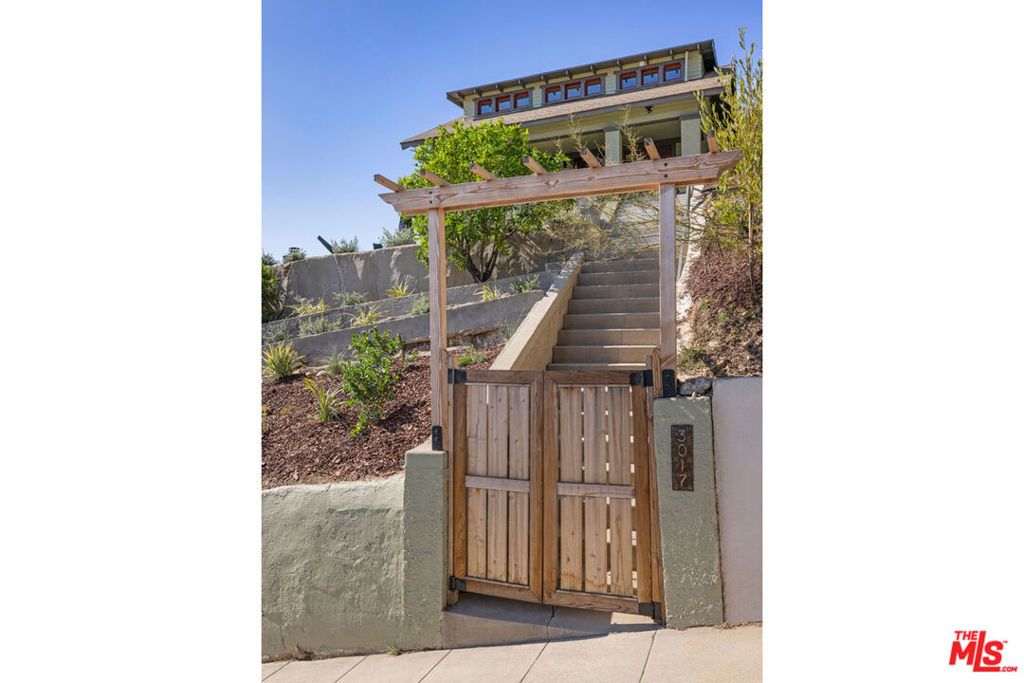 Image 7 of property listing at 3017 Minnesota Street, Los Angeles, CA 90031