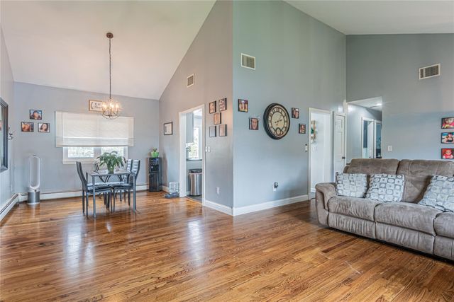 12 Truex Circle, New Windsor, NY 12553