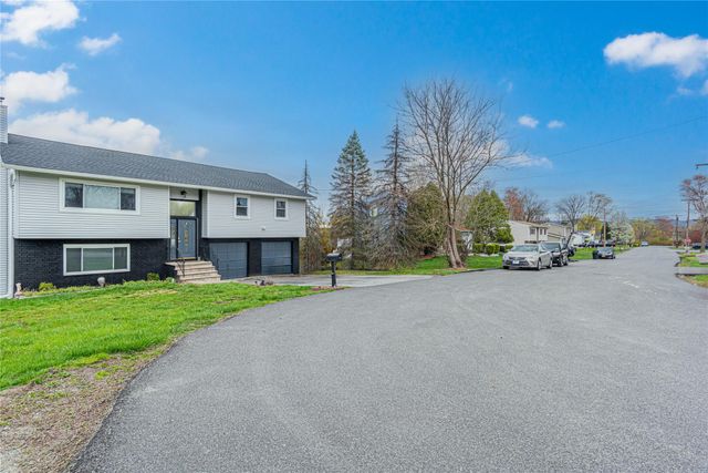 12 Truex Circle, New Windsor, NY 12553