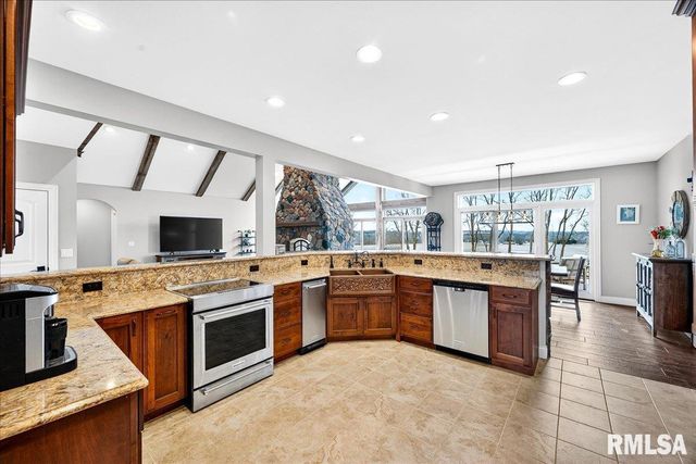 3661 COLE HOLLOW Road, Pekin, IL 61554