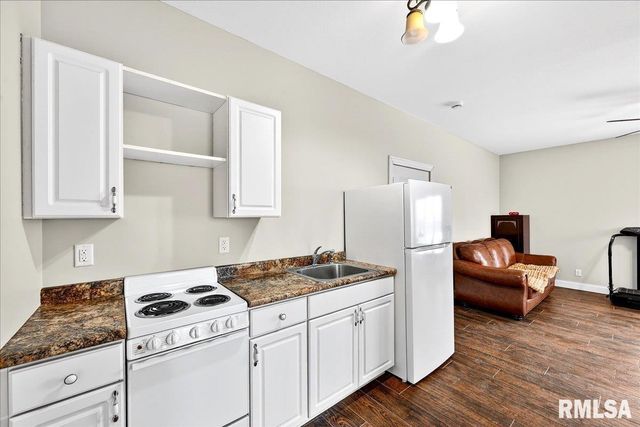 3661 COLE HOLLOW Road, Pekin, IL 61554