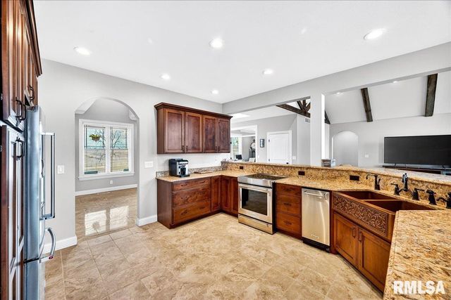 3661 COLE HOLLOW Road, Pekin, IL 61554