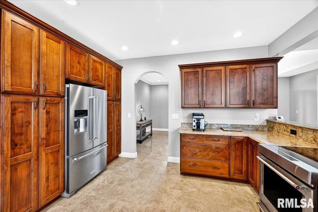 3661 COLE HOLLOW Road, Pekin, IL 61554