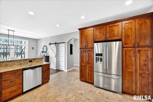 3661 COLE HOLLOW Road, Pekin, IL 61554