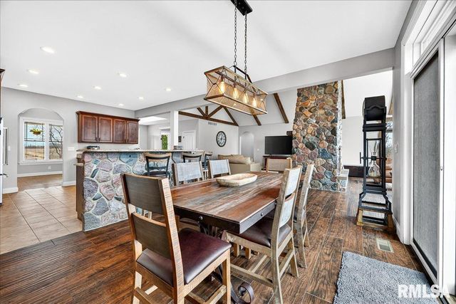 3661 COLE HOLLOW Road, Pekin, IL 61554