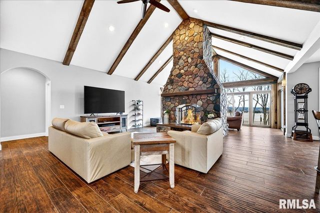 3661 COLE HOLLOW Road, Pekin, IL 61554