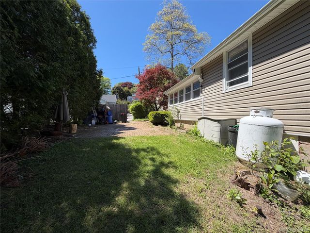 20 Melnick Place, Lake Peekskill, NY 10537