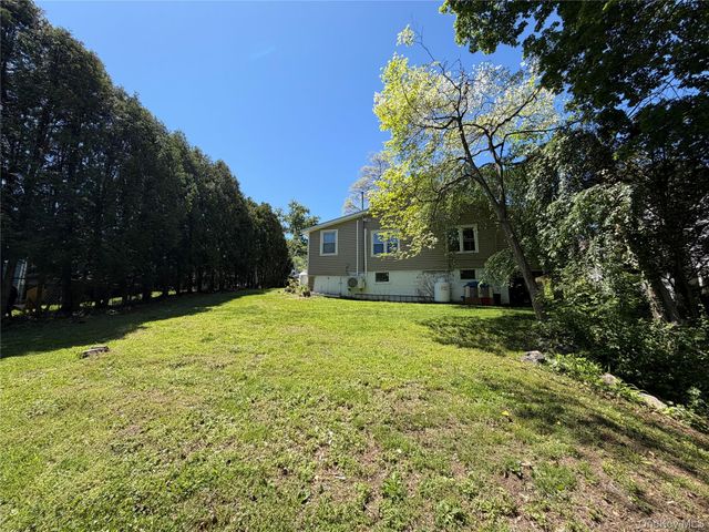 20 Melnick Place, Lake Peekskill, NY 10537