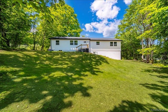 452 Vineyard Avenue, Highland, NY 12528