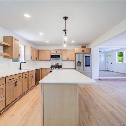 452 Vineyard Avenue, Highland, NY 12528