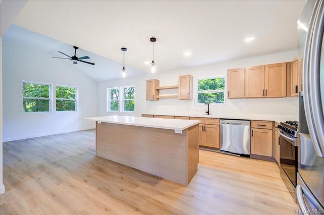 452 Vineyard Avenue, Highland, NY 12528