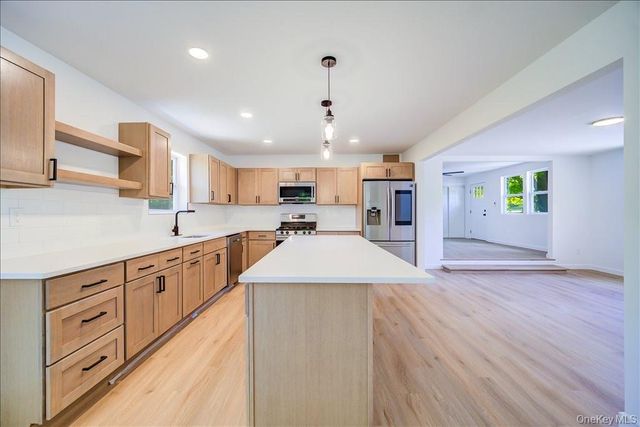452 Vineyard Avenue, Highland, NY 12528