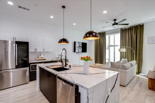 2038 N Prairie Avenue 104, Dallas, TX 75204