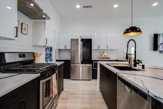 2038 N Prairie Avenue 104, Dallas, TX 75204