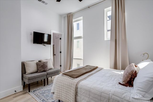 2038 N Prairie Avenue 104, Dallas, TX 75204