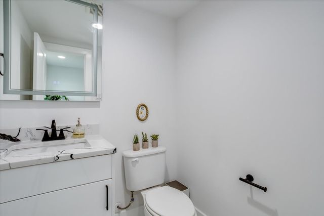 2038 N Prairie Avenue 104, Dallas, TX 75204