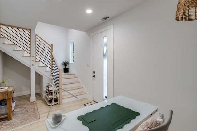 2038 N Prairie Avenue 104, Dallas, TX 75204