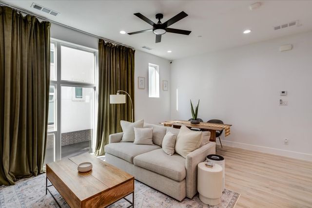 2038 N Prairie Avenue 104, Dallas, TX 75204