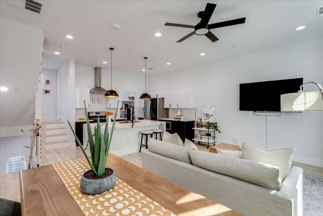 2038 N Prairie Avenue 104, Dallas, TX 75204