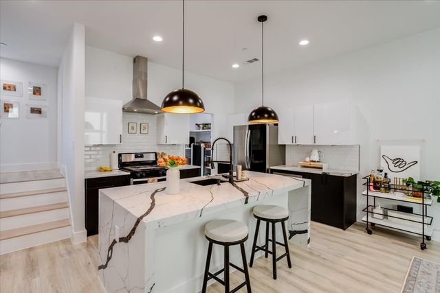 2038 N Prairie Avenue 104, Dallas, TX 75204
