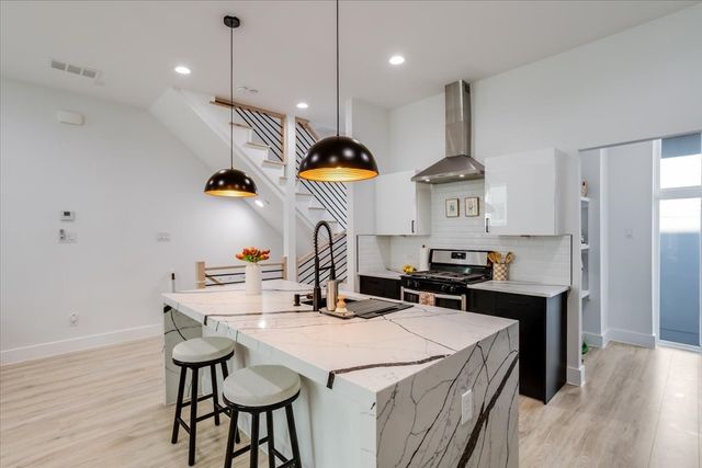2038 N Prairie Avenue 104, Dallas, TX 75204