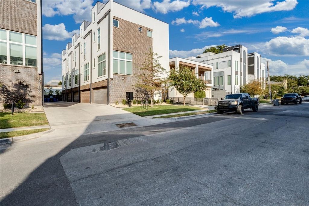2038 N Prairie Avenue 104, Dallas, TX 75204