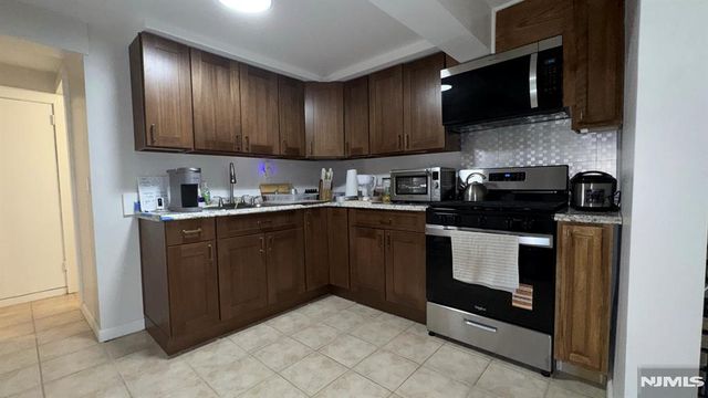 15 17th Street 1, Hawthorne, NJ 07506