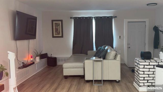 15 17th Street 1, Hawthorne, NJ 07506